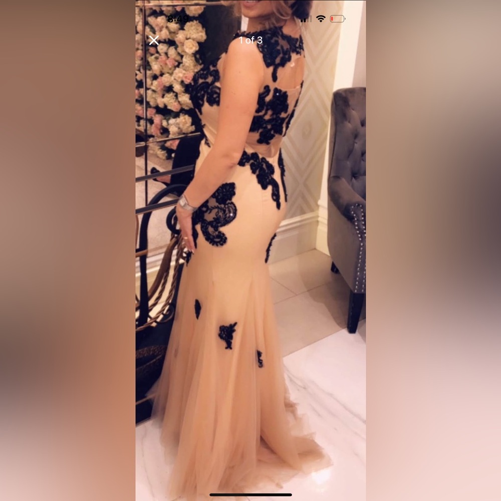 Elegant Black Lace Evening Gown